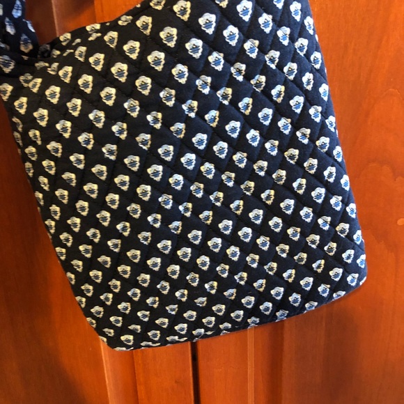 Vera Bradley Navy Purse With Small Blue Flowers - Picture 4 of 7